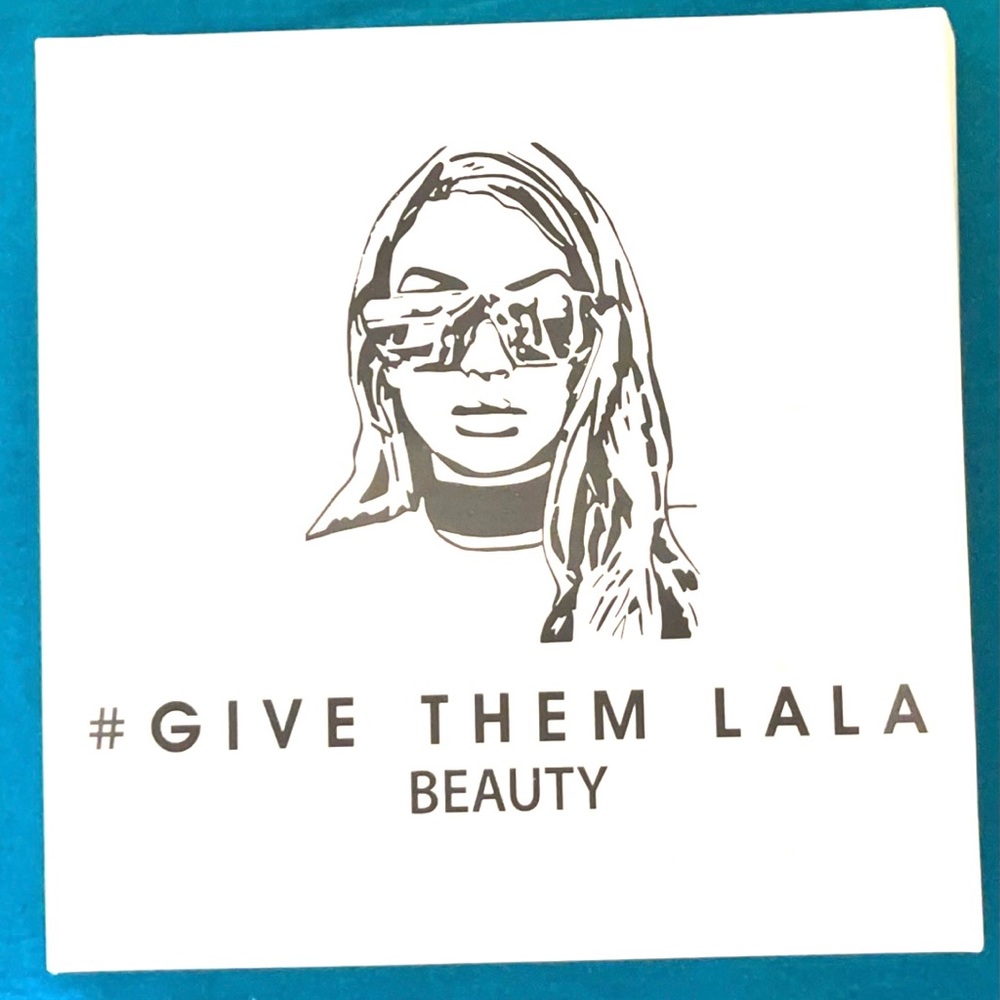 Give them LaLa Grown Woman Palette